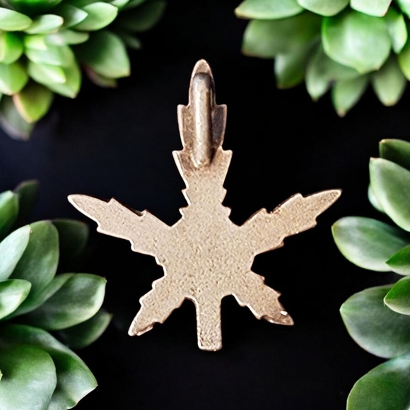 EUC! Sterling Silver and Crushed Turquoise Pot Leaf Pendant or Charm! - Picture 3 of 9